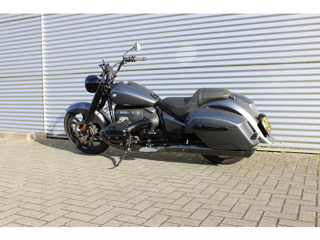 bmw - r-18-rocktane