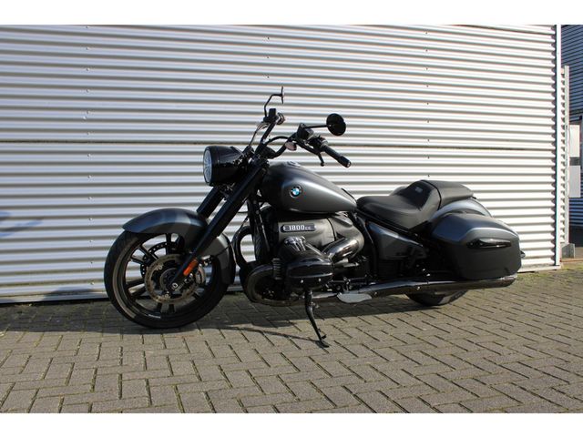 bmw - r-18-rocktane