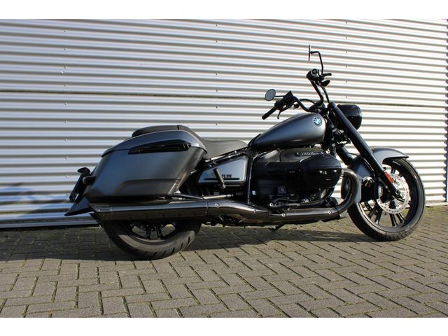 bmw - r-18-rocktane