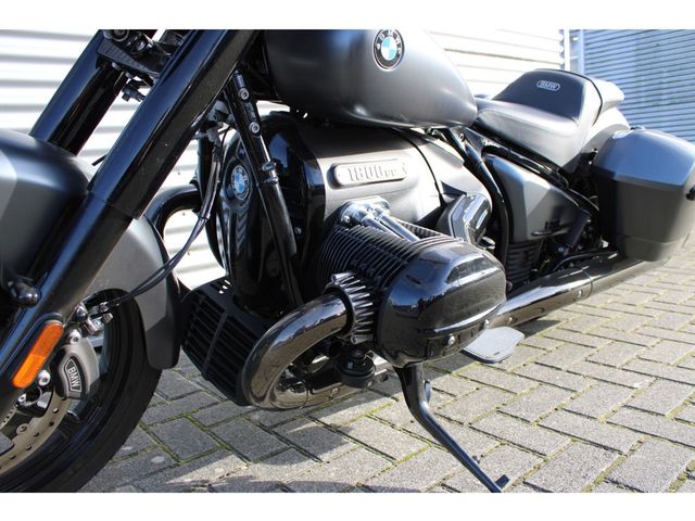 bmw - r-18-rocktane