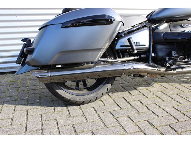 bmw - r-18-rocktane