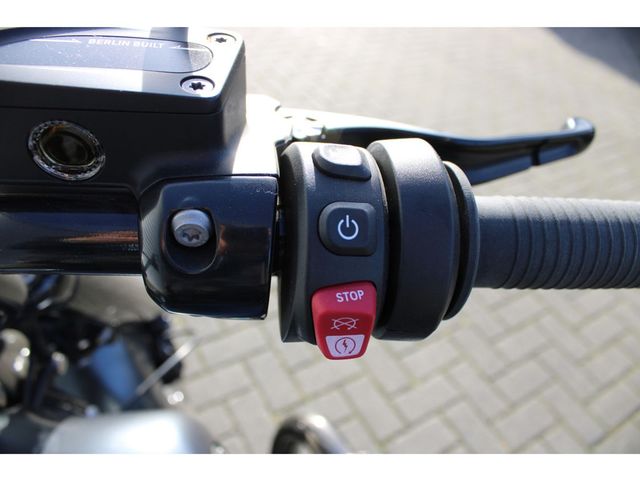 bmw - r-18-rocktane