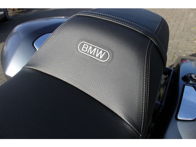 bmw - r-18-rocktane