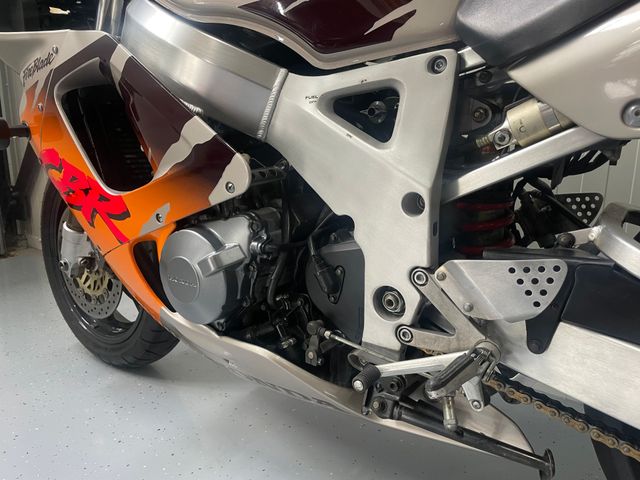 honda - cbr-900-rr-fireblade