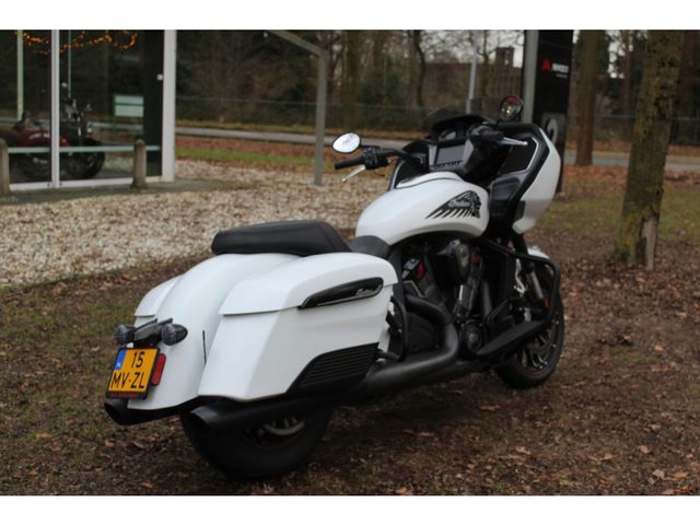 indian - challenger-dark-horse