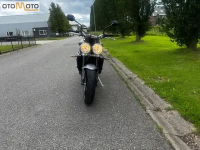 TRIUMPH STREET TRIPLE 675 – foto 2