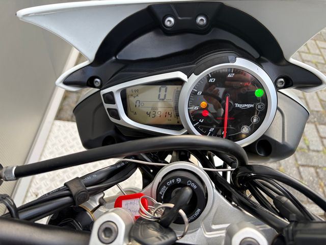 triumph - street-triple-675
