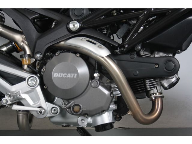 ducati - monster-696