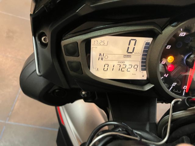 triumph - street-triple-r-low-ride-height