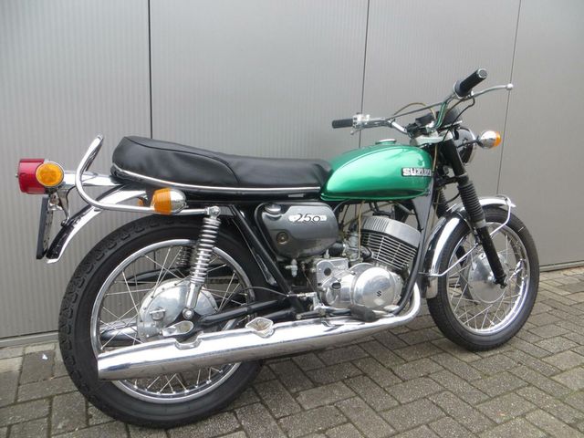 suzuki - gt-250