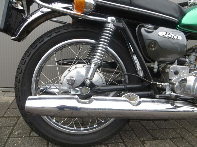 suzuki - gt-250