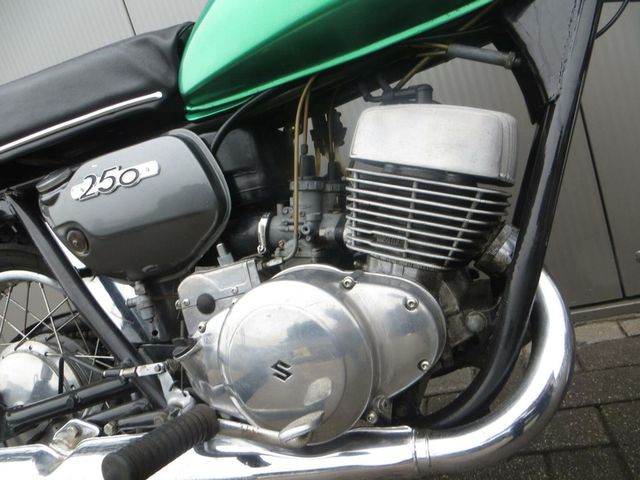 suzuki - gt-250
