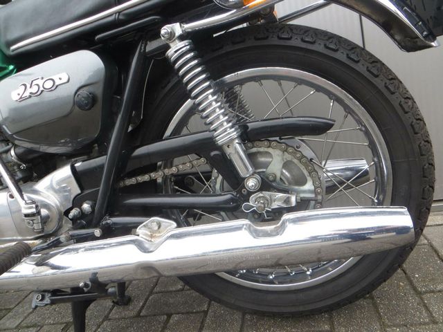 suzuki - gt-250