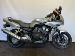 YAMAHA FZS 600 FAZER