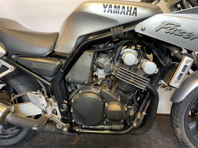 yamaha - fzs-600-fazer