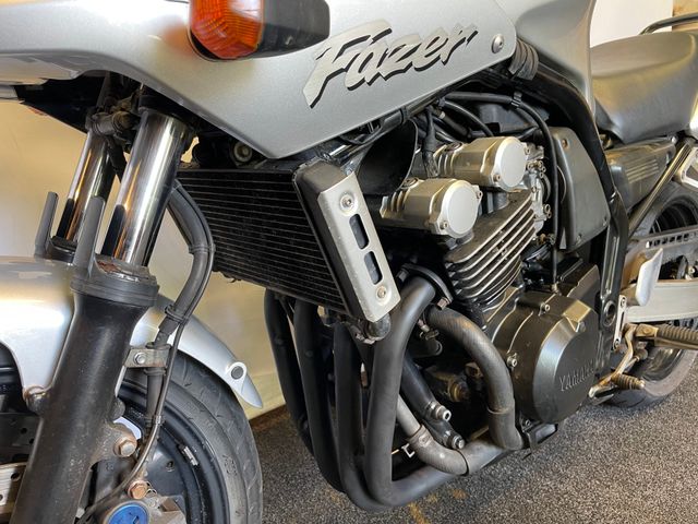yamaha - fzs-600-fazer