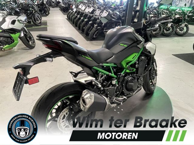 kawasaki - z900