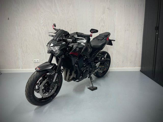 kawasaki - z900