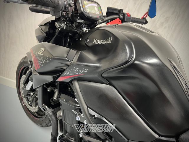 kawasaki - z900