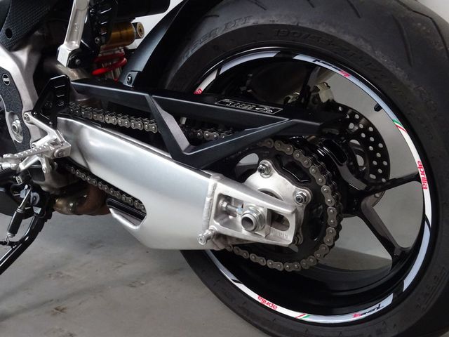 aprilia - tuono-v4-1100