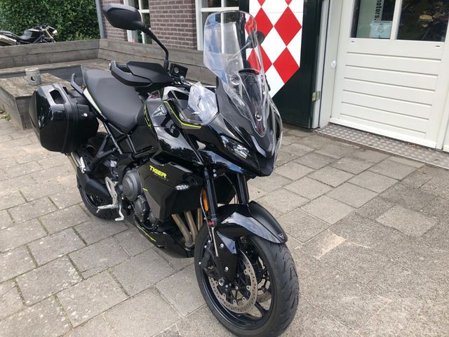 triumph - tiger-800-sport