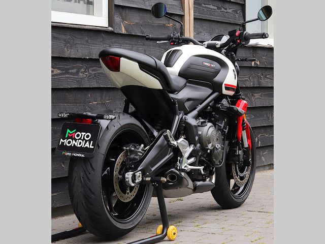 triumph - trident-660