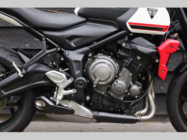 triumph - trident-660