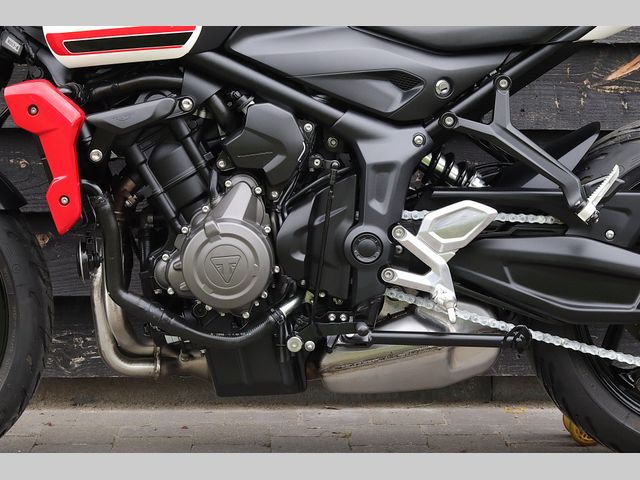 triumph - trident-660