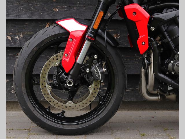 triumph - trident-660