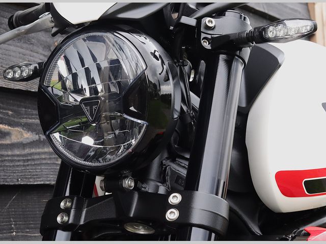 triumph - trident-660