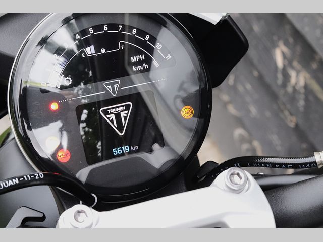 triumph - trident-660