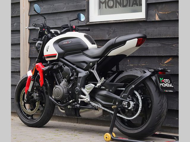 triumph - trident-660