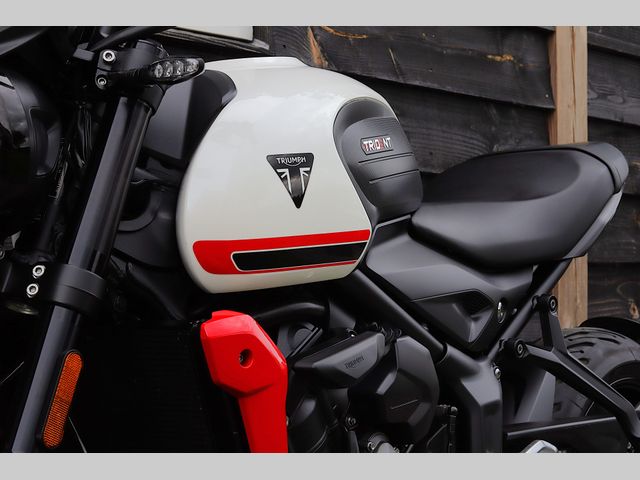 triumph - trident-660