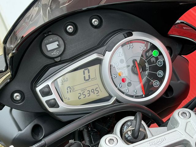 triumph - street-triple-r
