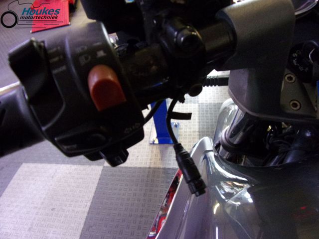 moto-guzzi - breva-1100