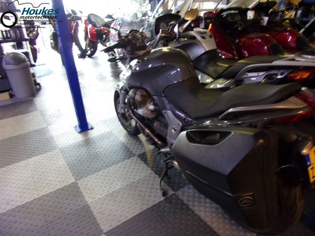 moto-guzzi - breva-1100