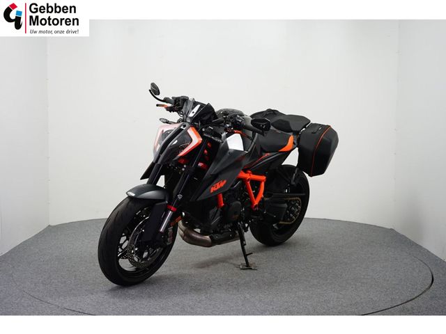ktm - 1290-super-duke-r