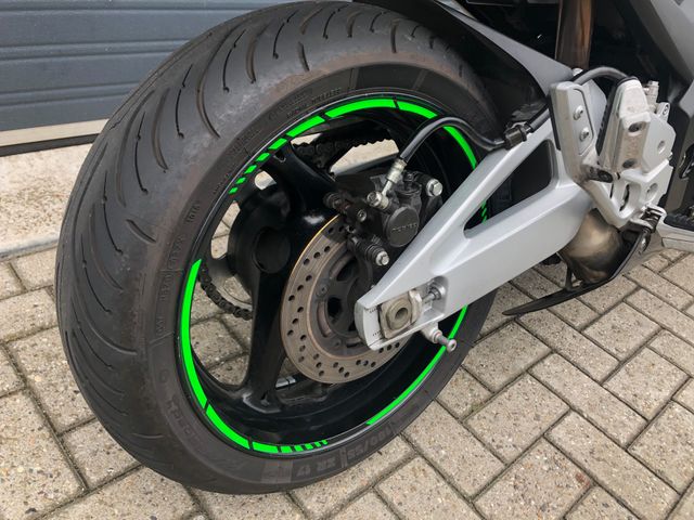 suzuki - gsr-600