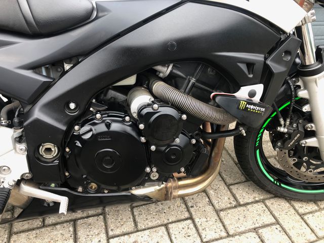 suzuki - gsr-600