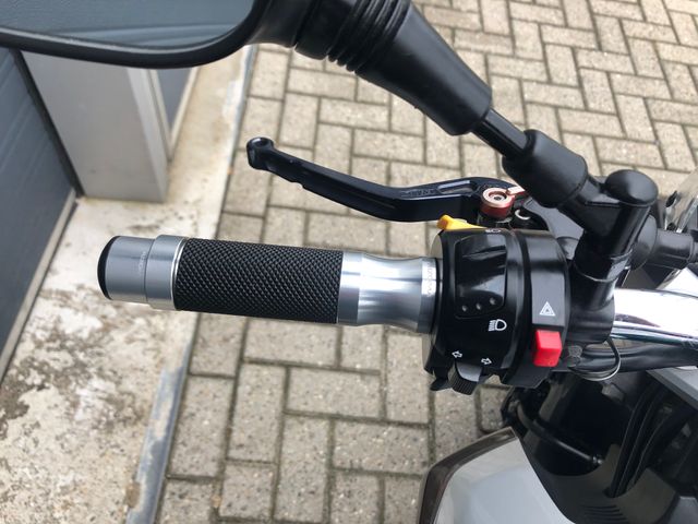 suzuki - gsr-600