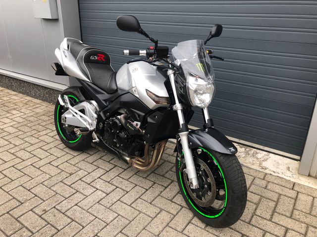 suzuki - gsr-600