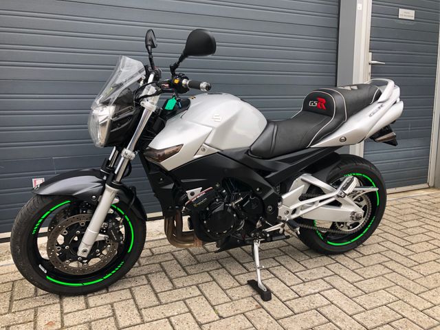 suzuki - gsr-600