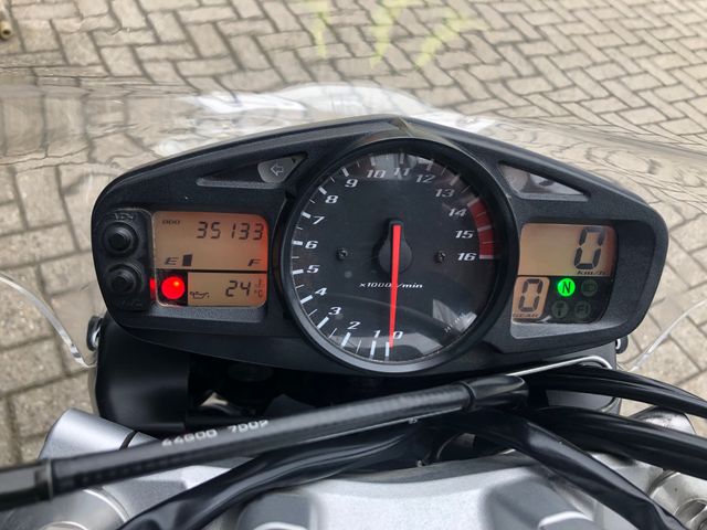 suzuki - gsr-600