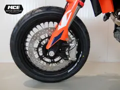 KTM 690 SMC R 2026 nieuw – foto 12 van 15