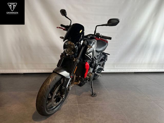triumph - trident-660