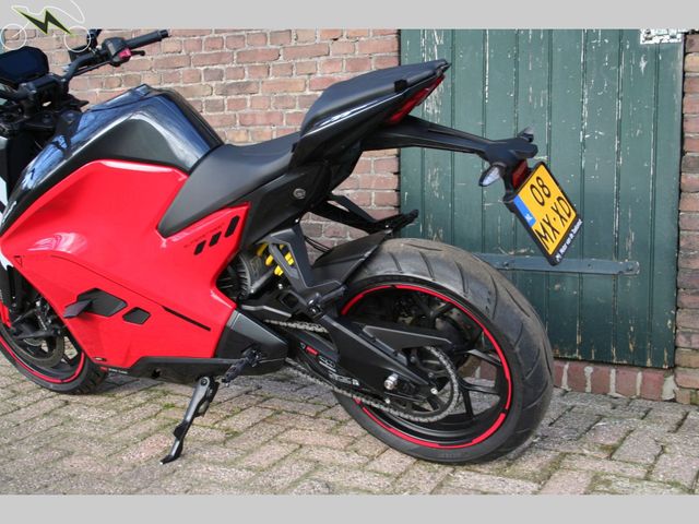 ULTRAVIOLETTE - f-77-superstreet