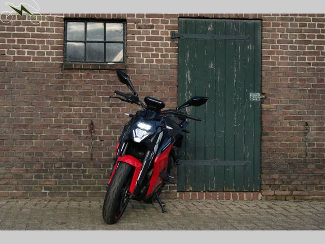 ULTRAVIOLETTE - f-77-superstreet