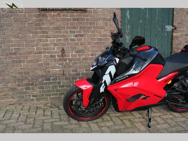 ULTRAVIOLETTE - f-77-superstreet