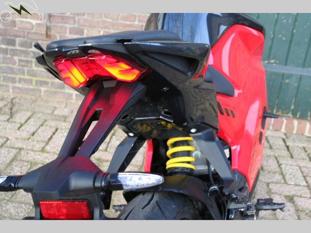 ULTRAVIOLETTE - f-77-superstreet