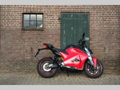 Ultraviolette F77 Superstreet Recon 2025 occasion – foto 1 van 15